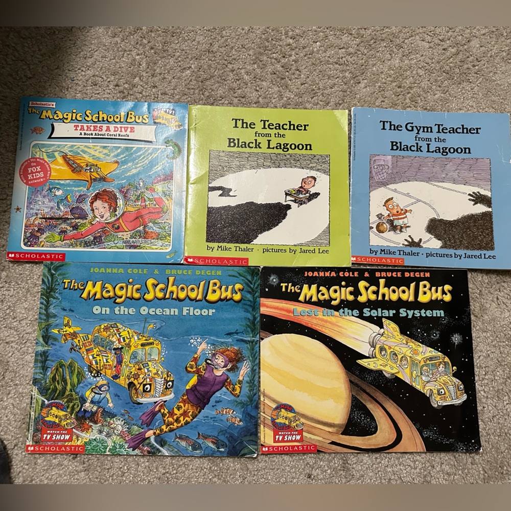 90’s book bundle ! Scholastic Magic School Bus and Black Lagoon Adventure Set